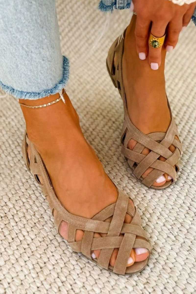 Beige / UK 9